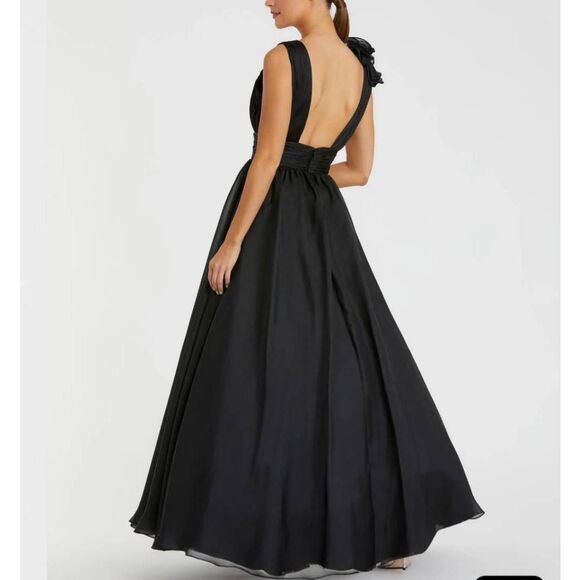 Mac Duggal Black Ruffle Shoulder V-Neck Chiffon Gown - Picture 3 of 14